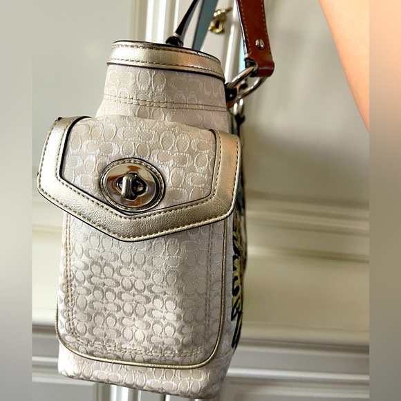 Rare Coach Floral Bumblebee Signature C tote bags - Picture 6 of 11